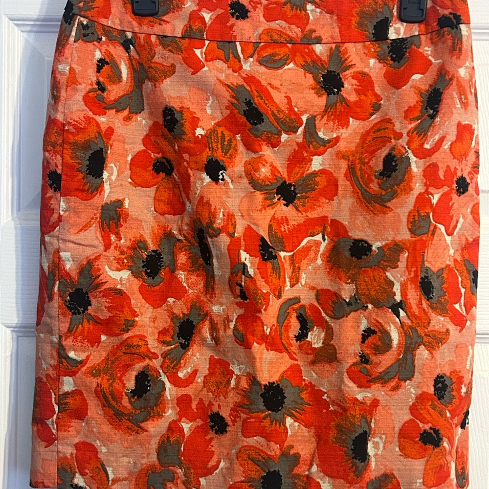 Ann Taylor Vibrant Textured and Lined Floral Pencil Skirt - Peach,Orange & Black